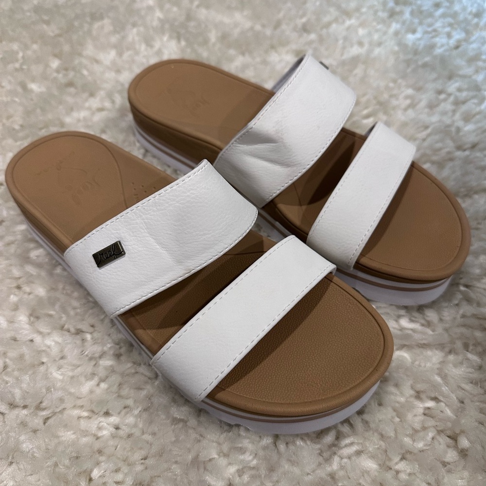 Reef NWOT sandals size 7